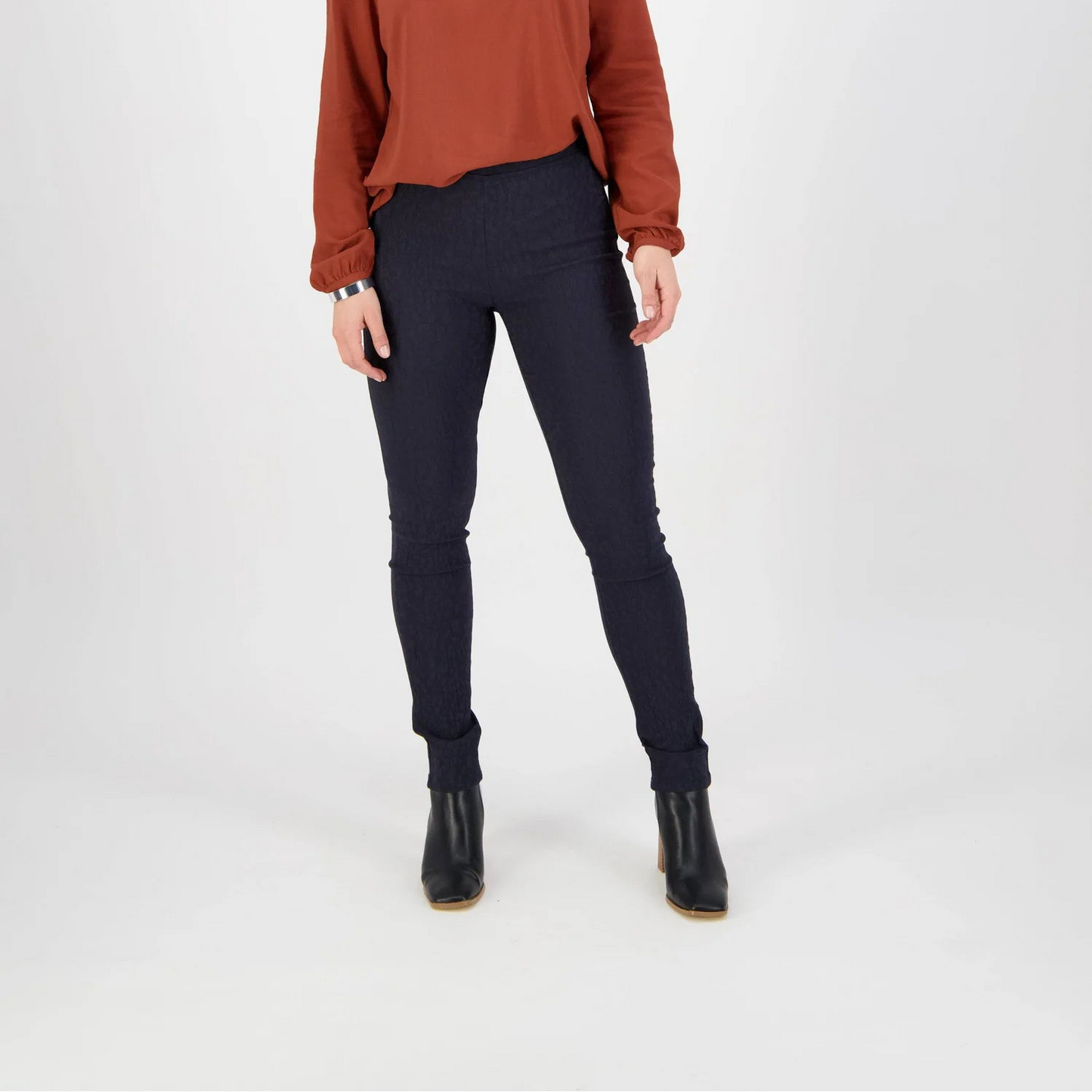 SKINNY Leg F/L Embossed Pull On 230AF