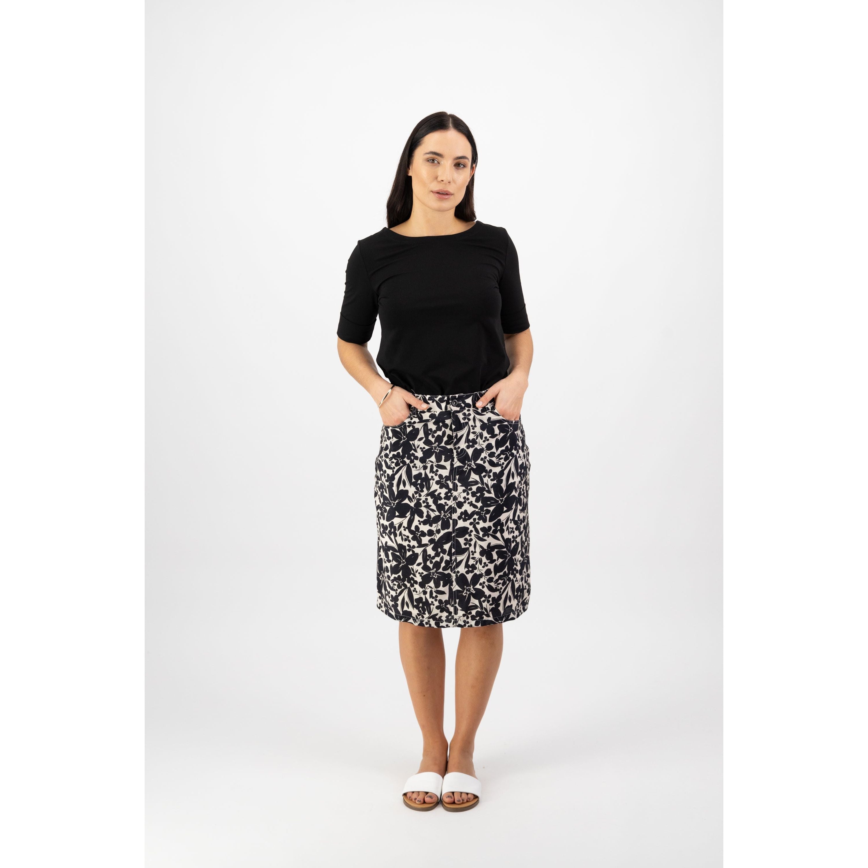 Lined Knee Length Skirt with Black Vent