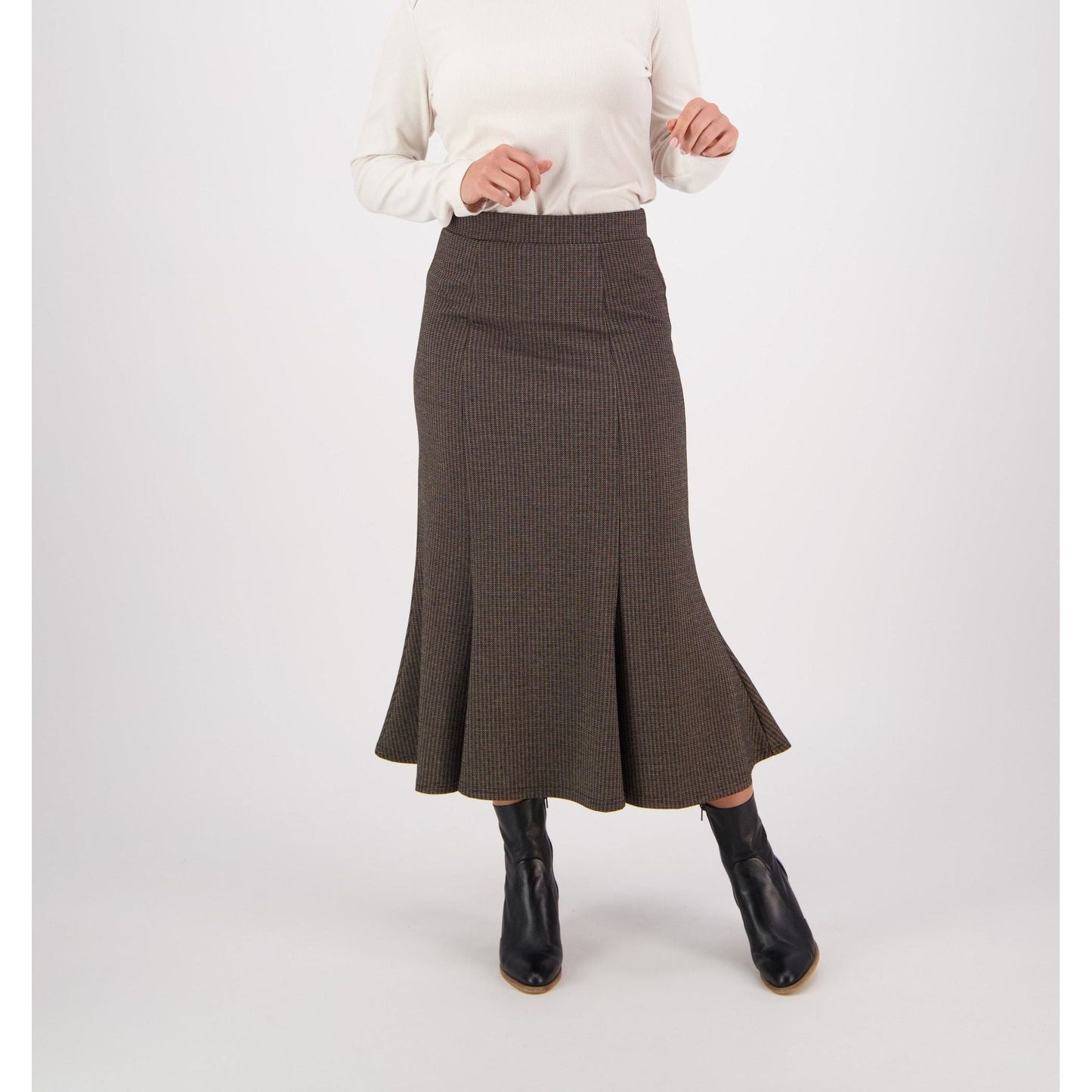 VASS Mid Length Fluted Skirt 7055A