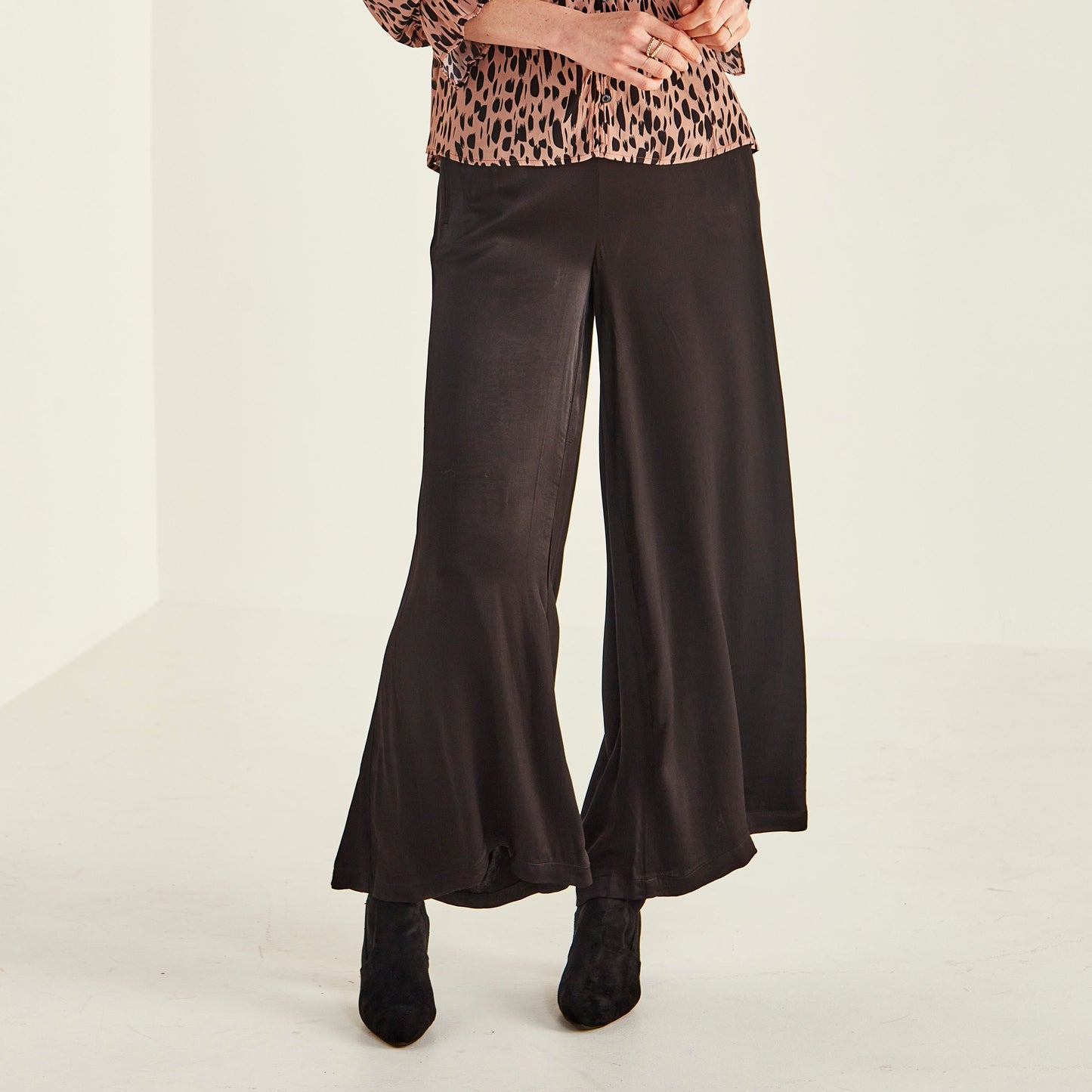 Lucianna Pant