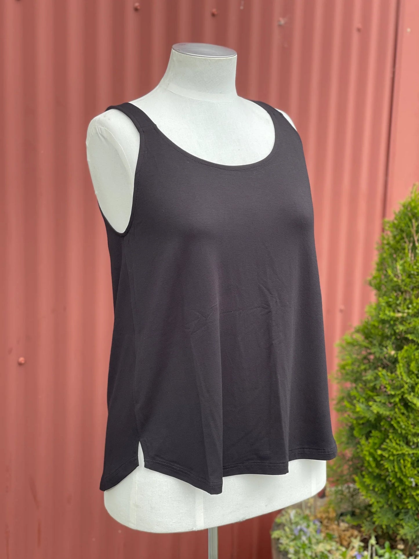 Curve Hem Galaxy Knit Cami B91